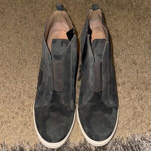 Linea Paola wedge Camouflage High-Top Sneakers new size 9.5